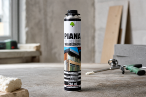 Puszka piany montażowej Silverbaum 750 ml na stole warsztatowym, z widocznym logotypem na etykiecie, w neutralnym otoczeniu.